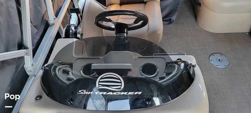 Slide: The Image of Sun Tracker 22 XP3 2019 - 12157380