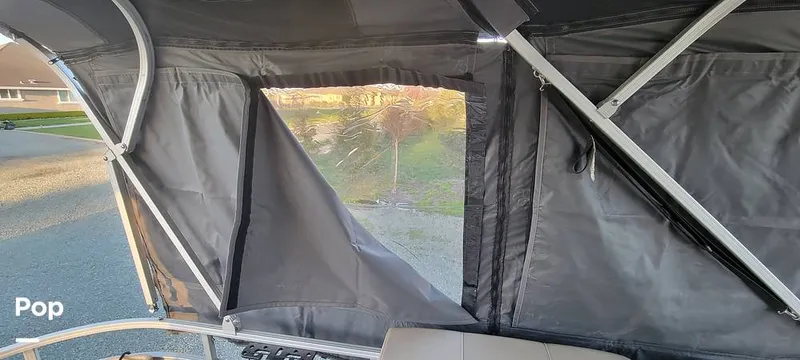 Slide: The Image of Sun Tracker 22 XP3 2019 - 12157429