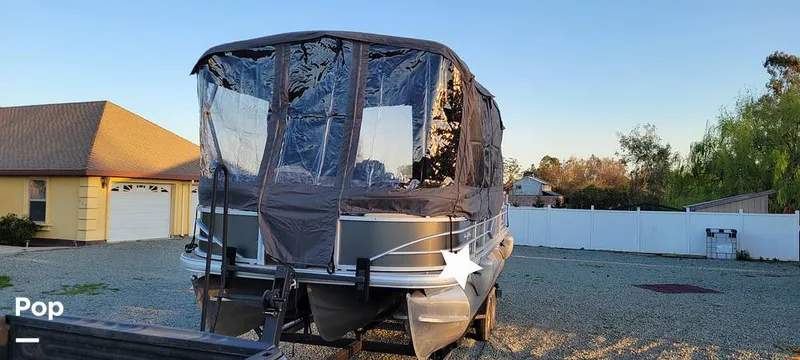 Slide: The Image of Sun Tracker 22 XP3 2019 - 12157376