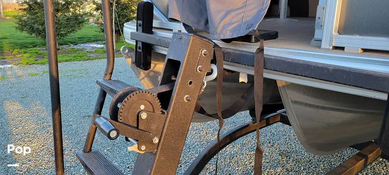 Slide: The Image of Sun Tracker 22 XP3 2019 - 12157371