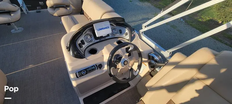 Slide: The Image of Sun Tracker 22 XP3 2019 - 12157510