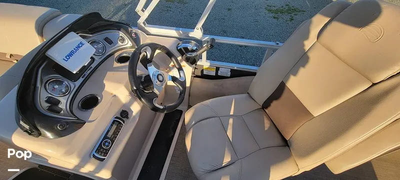 Slide: The Image of Sun Tracker 22 XP3 2019 - 12157515