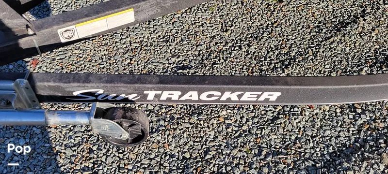 Slide: The Image of Sun Tracker 22 XP3 2019 - 12161030