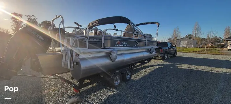 Slide: The Image of Sun Tracker 22 XP3 2019 - 12161036