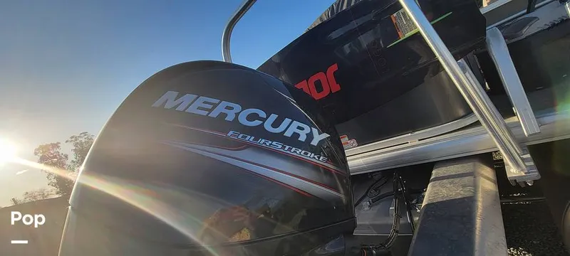 Slide: The Image of Sun Tracker 22 XP3 2019 - 12161039