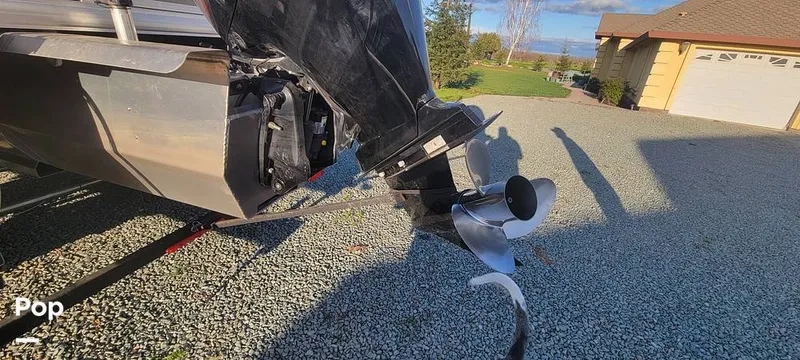 Slide: The Image of Sun Tracker 22 XP3 2019 - 12161042