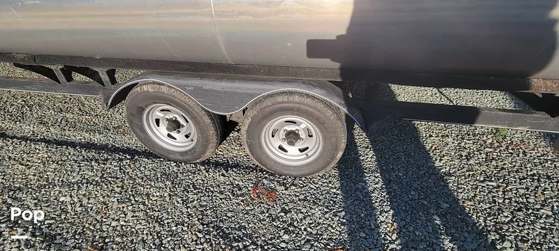 Slide: The Image of Sun Tracker 22 XP3 2019 - 12161045