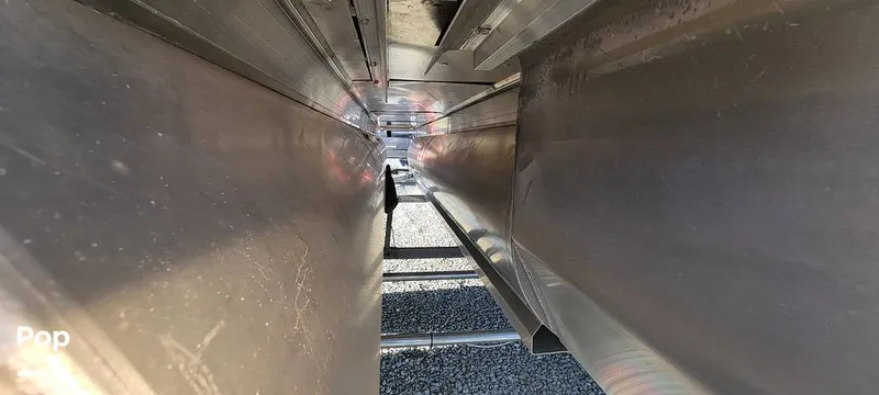 Slide: The Image of Sun Tracker 22 XP3 2019 - 12161046