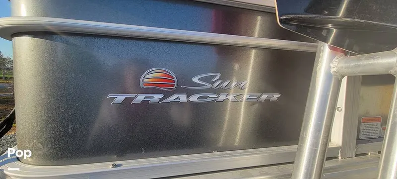 Slide: The Image of Sun Tracker 22 XP3 2019 - 12161048