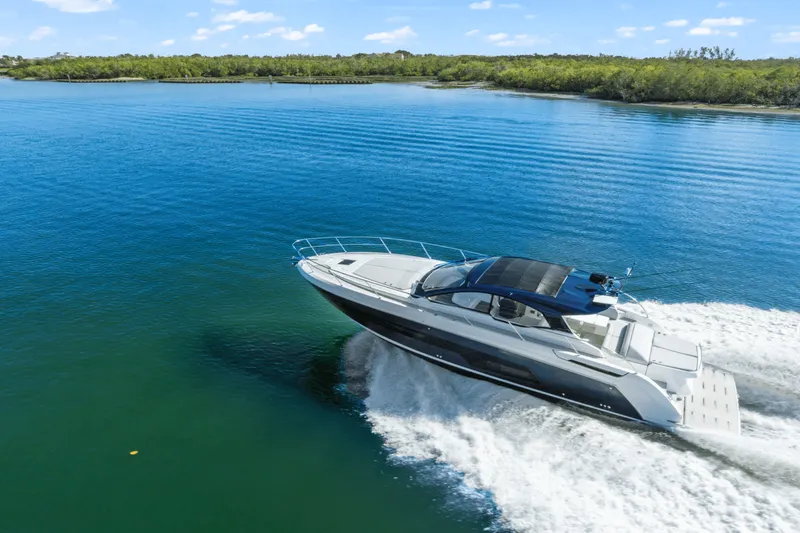 Slide: The Image of Azimut ATLANTIS 45 2025 - 11