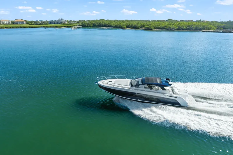 Slide: The Image of Azimut ATLANTIS 45 2025 - 12