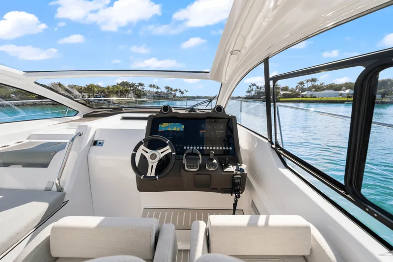 Slide: The Image of Azimut ATLANTIS 45 2025 - 25