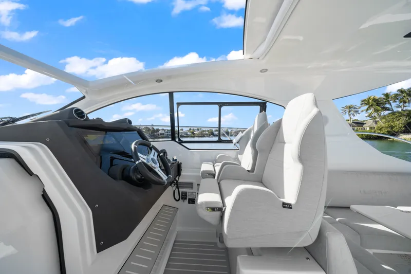 Slide: The Image of Azimut ATLANTIS 45 2025 - 26