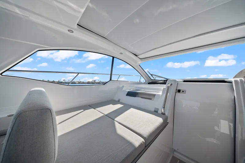 Slide: The Image of Azimut ATLANTIS 45 2025 - 30