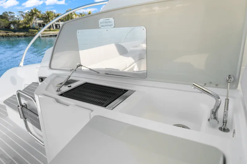 Slide: The Image of Azimut ATLANTIS 45 2025 - 33