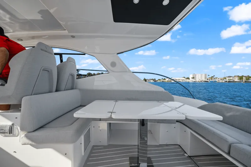 Slide: The Image of Azimut ATLANTIS 45 2025 - 34