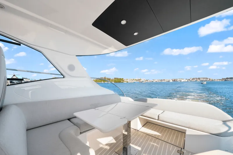 Slide: The Image of Azimut ATLANTIS 45 2025 - 35