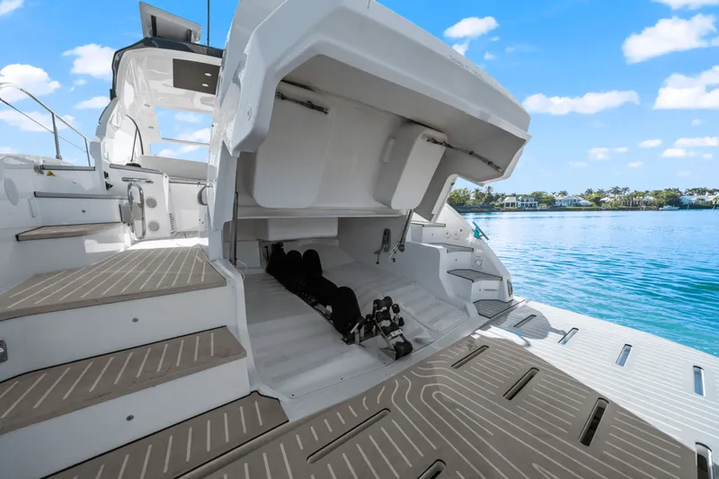 Slide: The Image of Azimut ATLANTIS 45 2025 - 42