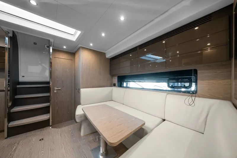 Slide: The Image of Azimut ATLANTIS 45 2025 - 47