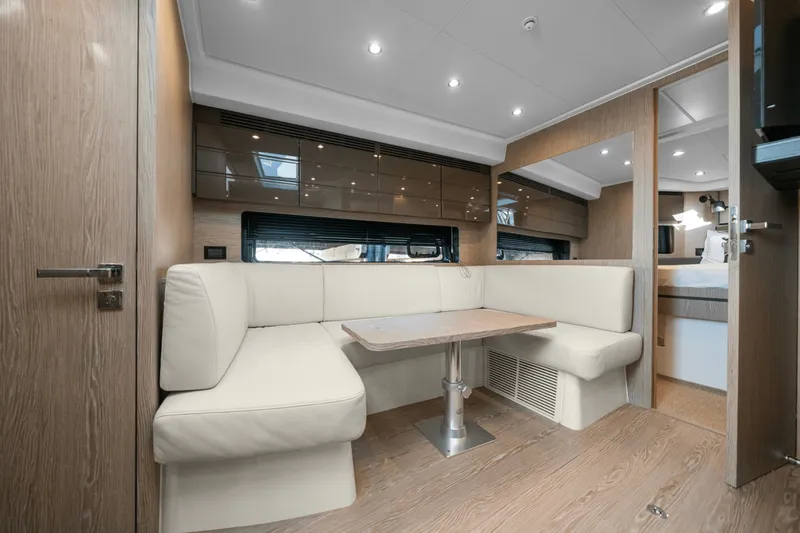 Slide: The Image of Azimut ATLANTIS 45 2025 - 48