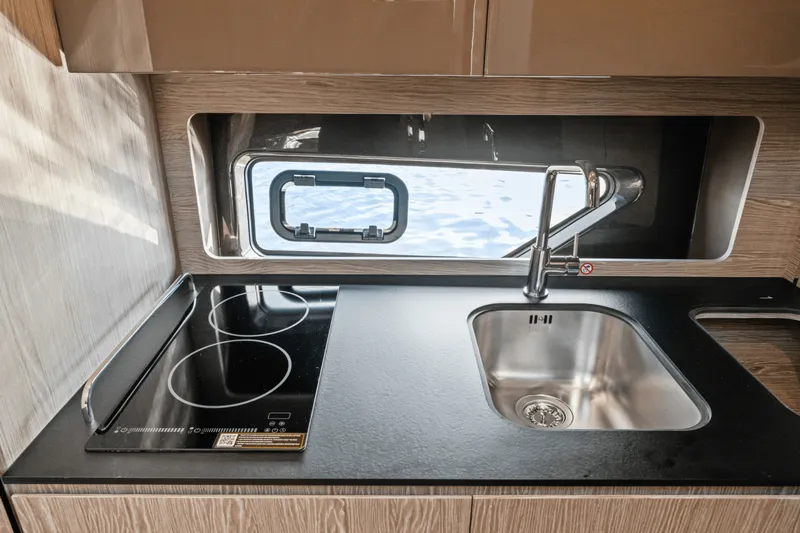 Slide: The Image of Azimut ATLANTIS 45 2025 - 51