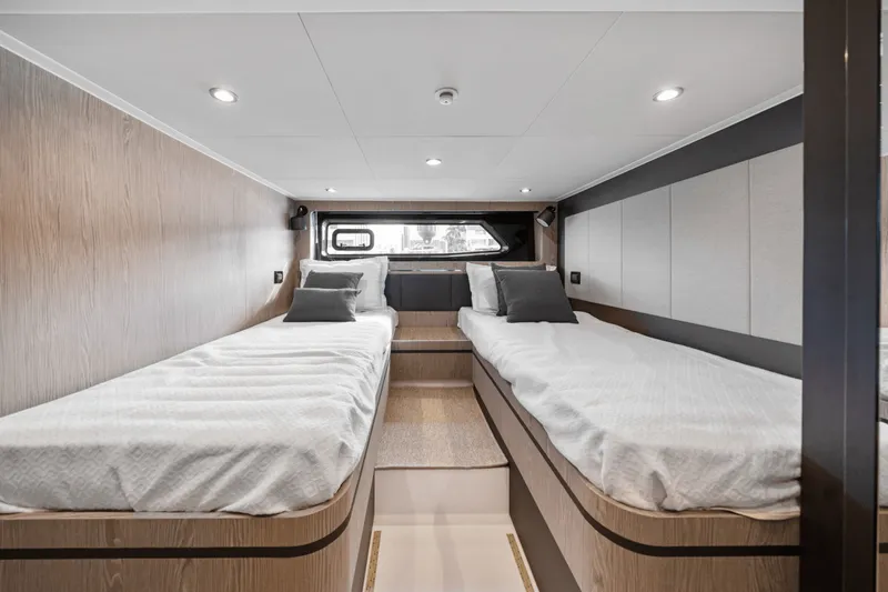 Slide: The Image of Azimut ATLANTIS 45 2025 - 53