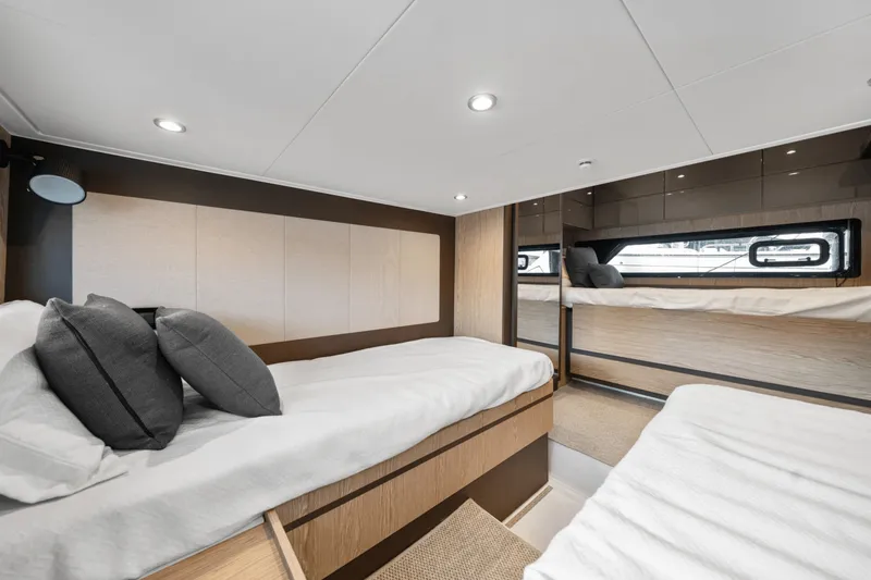 Slide: The Image of Azimut ATLANTIS 45 2025 - 54