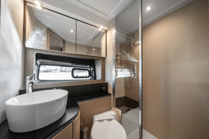 Slide: The Image of Azimut ATLANTIS 45 2025 - 59