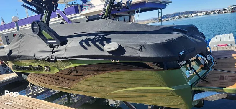 Slide: The Image of Mastercraft XT21 2022 - 12225510