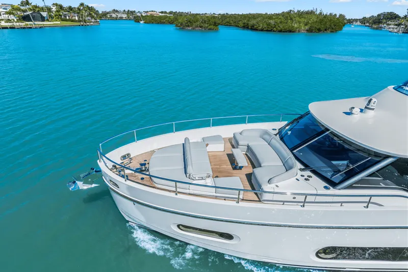 Slide: The Image of Azimut Magellano 60 2025 - 16