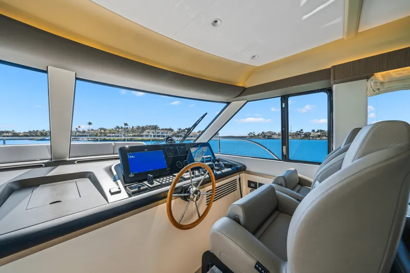 Slide: The Image of Azimut Magellano 60 2025 - 31