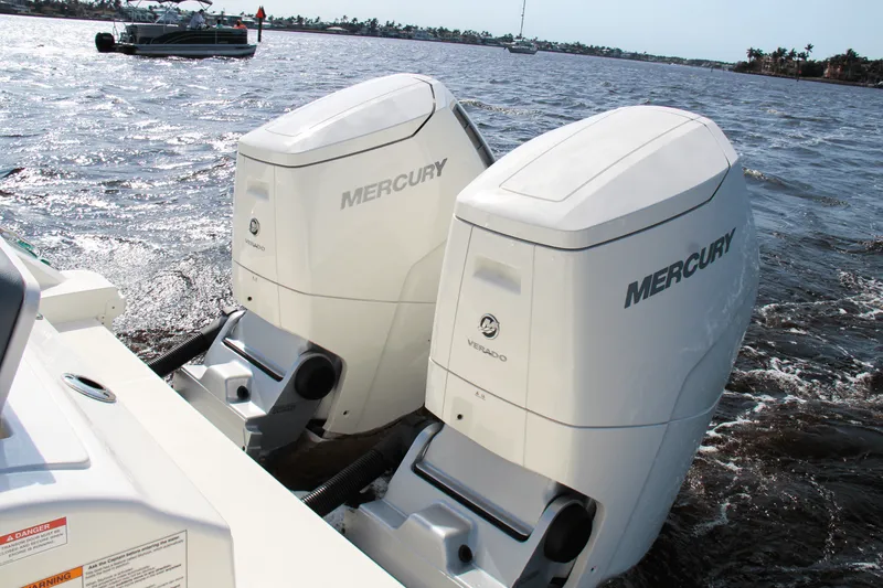 Slide: The Image of Boston Whaler 380 Realm 2025 - 13