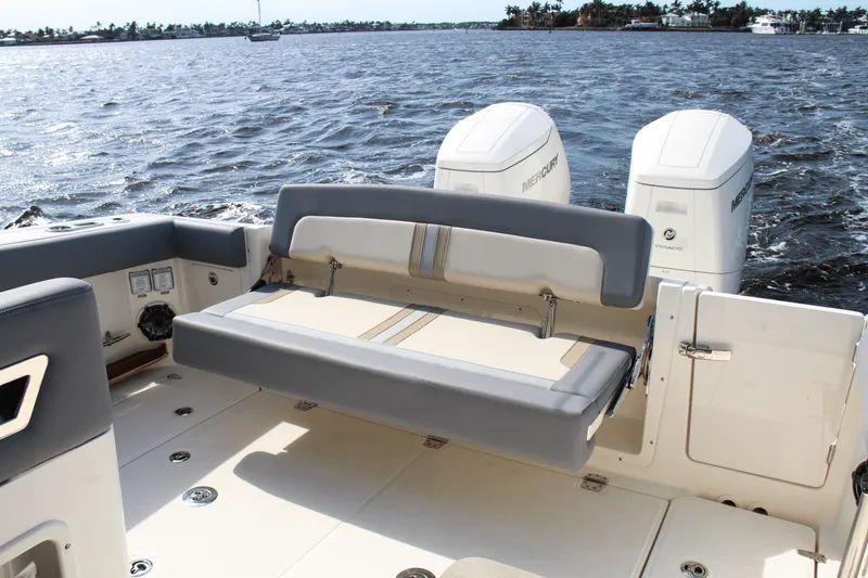 Slide: The Image of Boston Whaler 380 Realm 2025 - 15