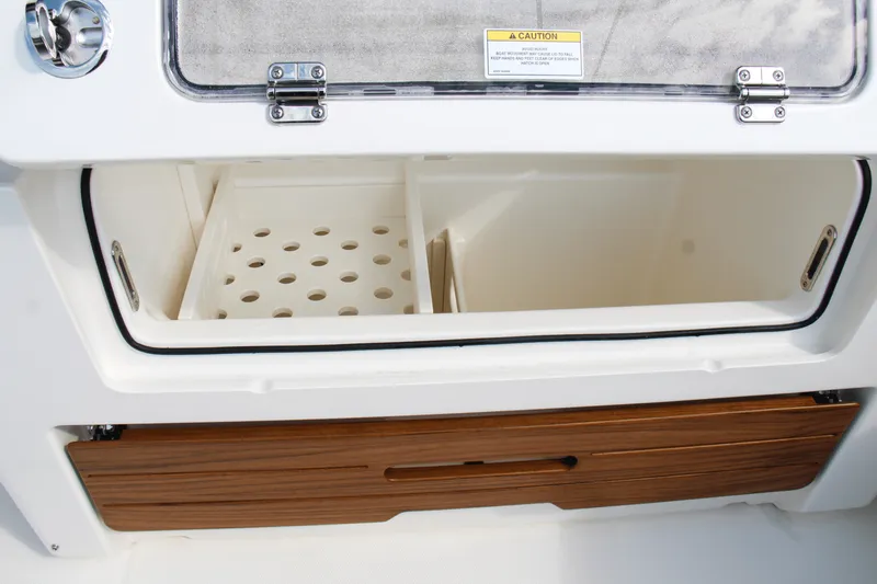 Slide: The Image of Boston Whaler 380 Realm 2025 - 22