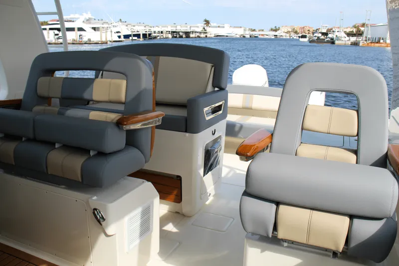Slide: The Image of Boston Whaler 380 Realm 2025 - 27