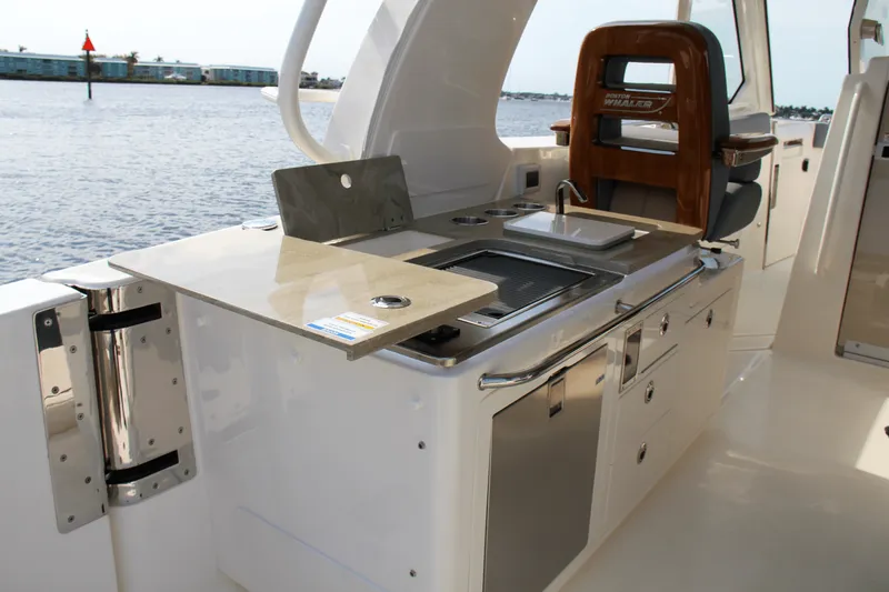 Slide: The Image of Boston Whaler 380 Realm 2025 - 30