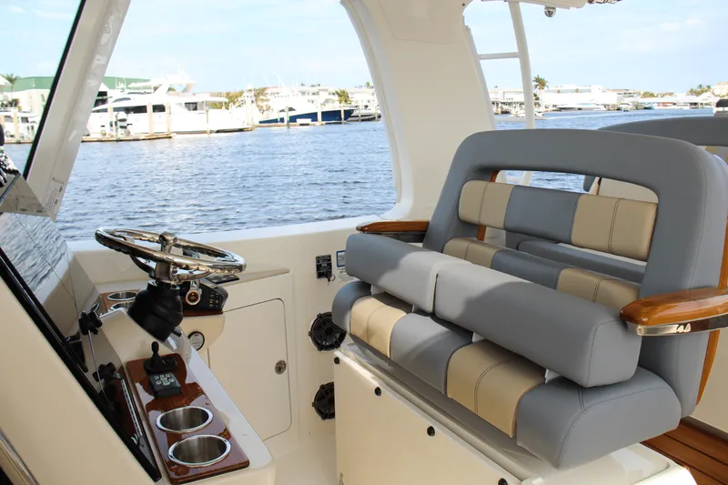 Slide: The Image of Boston Whaler 380 Realm 2025 - 34