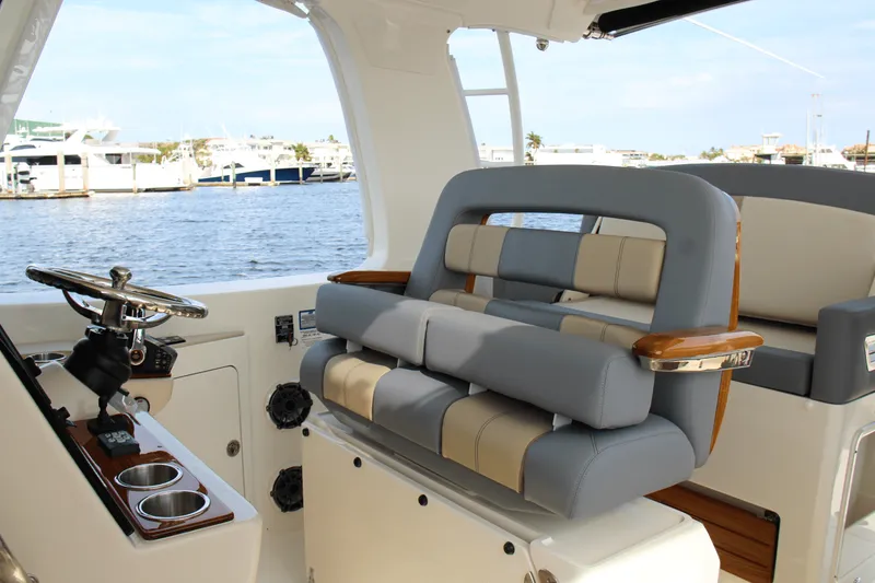 Slide: The Image of Boston Whaler 380 Realm 2025 - 35