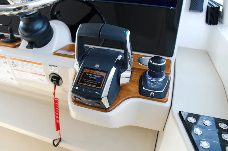 Slide: The Image of Boston Whaler 380 Realm 2025 - 38