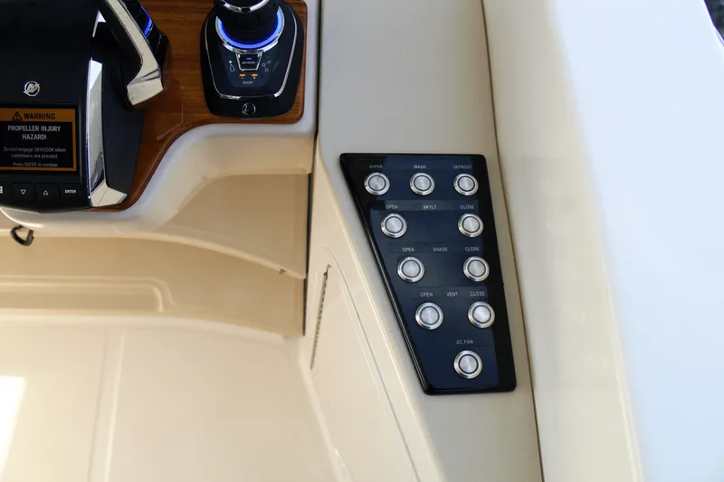 Slide: The Image of Boston Whaler 380 Realm 2025 - 39