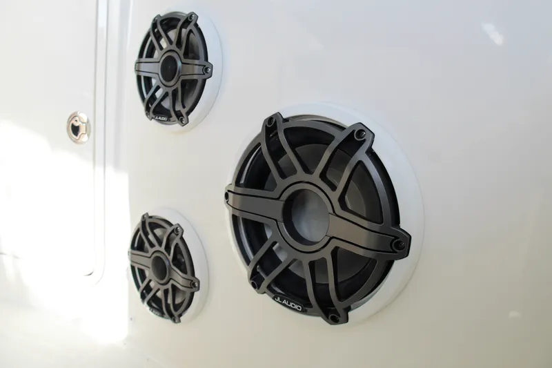 Slide: The Image of Boston Whaler 380 Realm 2025 - 44