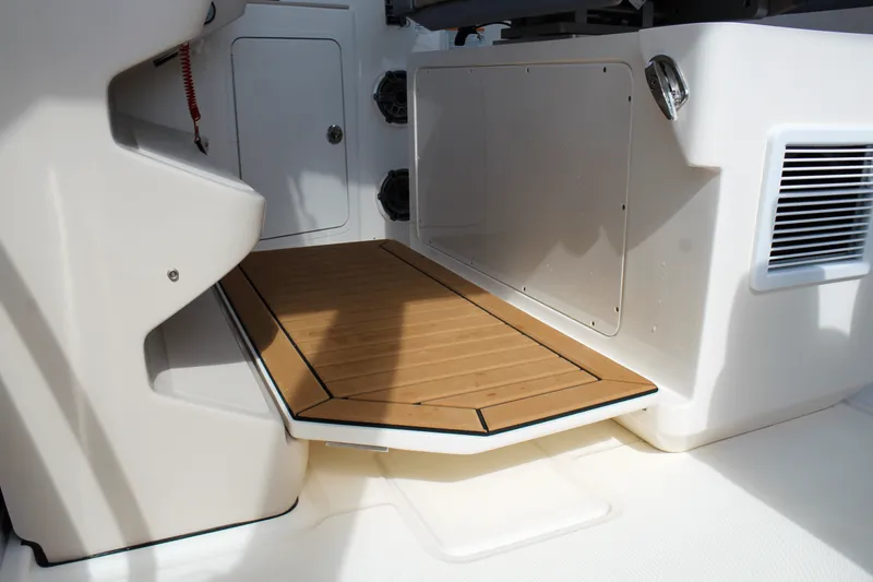 Slide: The Image of Boston Whaler 380 Realm 2025 - 46