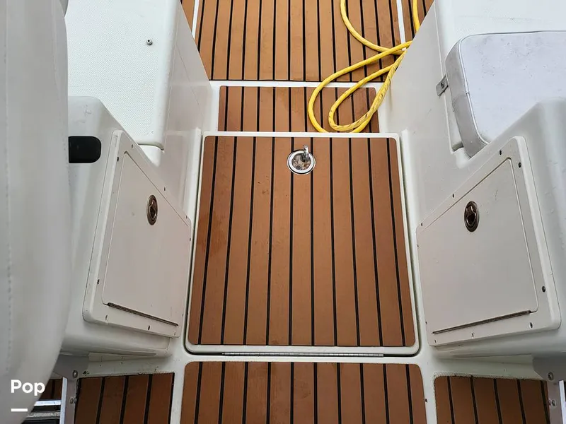 Slide: The Image of Hydra-Sports Vector 2800 Walkaround 2003 - 12399902