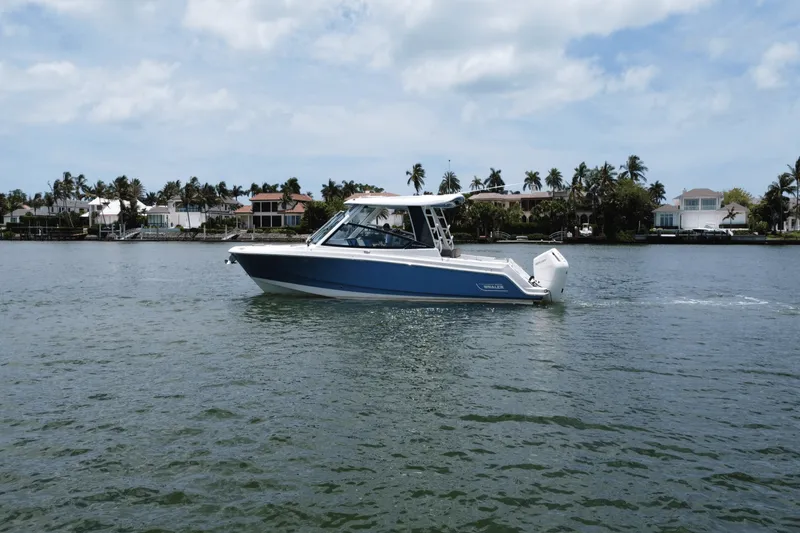 Slide: The Image of Boston Whaler 330 Vantage 2025 - 10