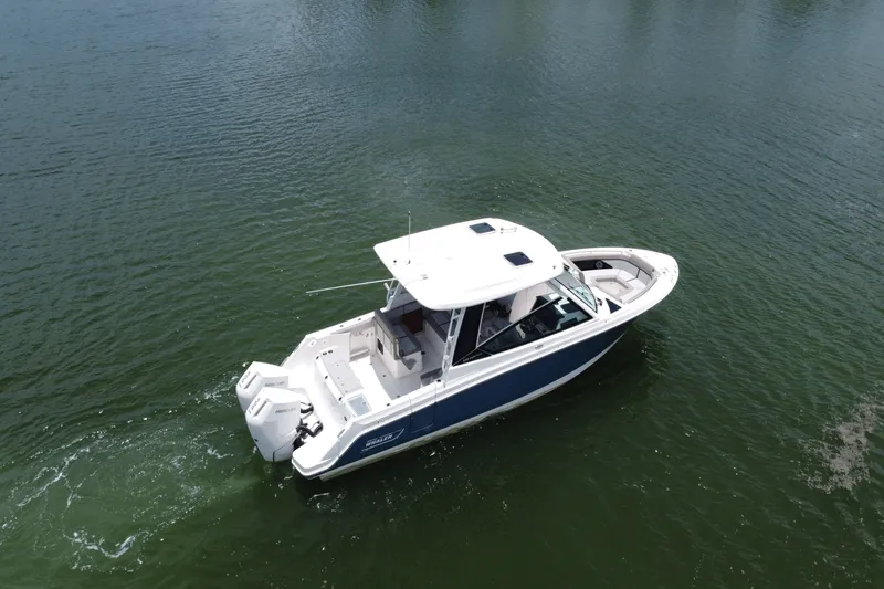Slide: The Image of Boston Whaler 330 Vantage 2025 - 11