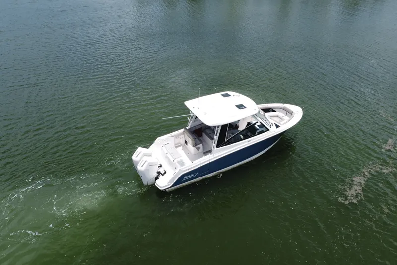 Slide: The Image of Boston Whaler 330 Vantage 2025 - 12
