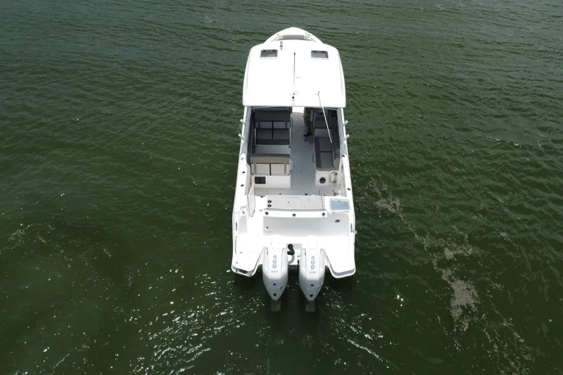 Slide: The Image of Boston Whaler 330 Vantage 2025 - 13