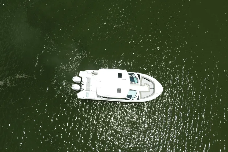 Slide: The Image of Boston Whaler 330 Vantage 2025 - 14