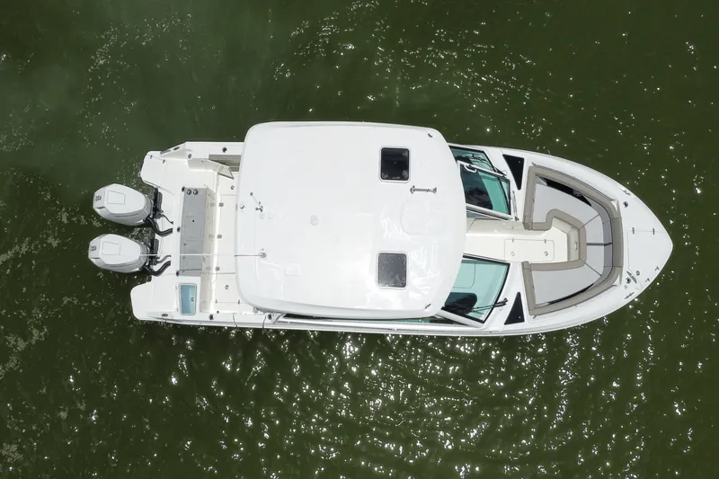 Slide: The Image of Boston Whaler 330 Vantage 2025 - 15