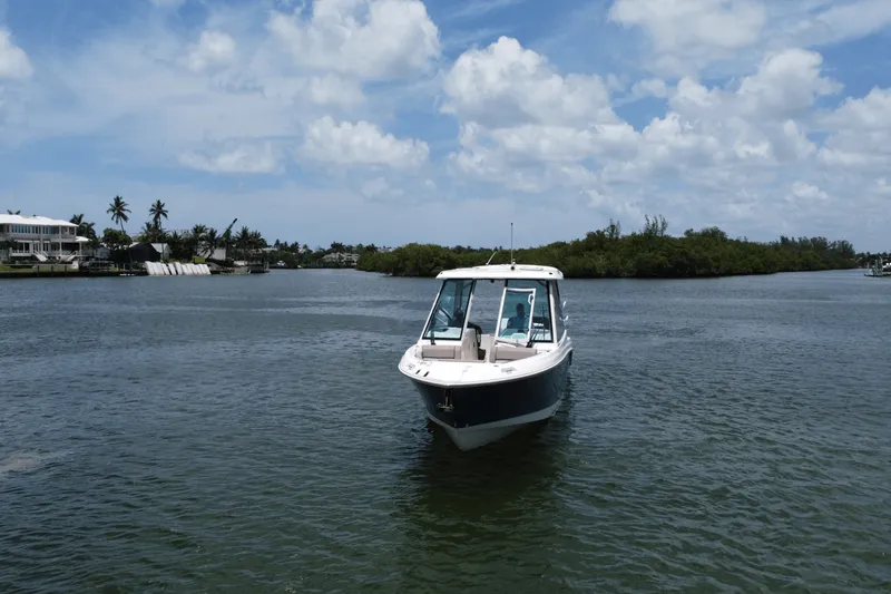 Slide: The Image of Boston Whaler 330 Vantage 2025 - 2